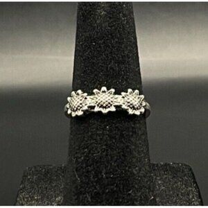 Vintage Estate Antique Silver Tone Sunflower Ring - Size 4.5